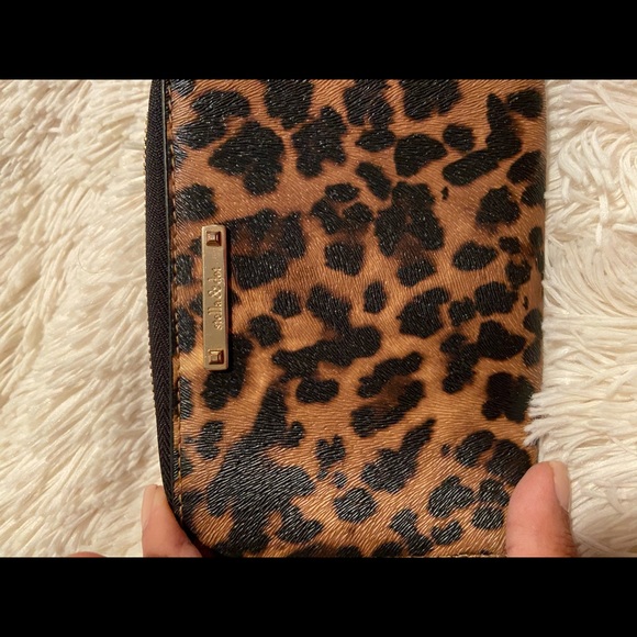 Leopard wristlet - Picture 3 of 4
